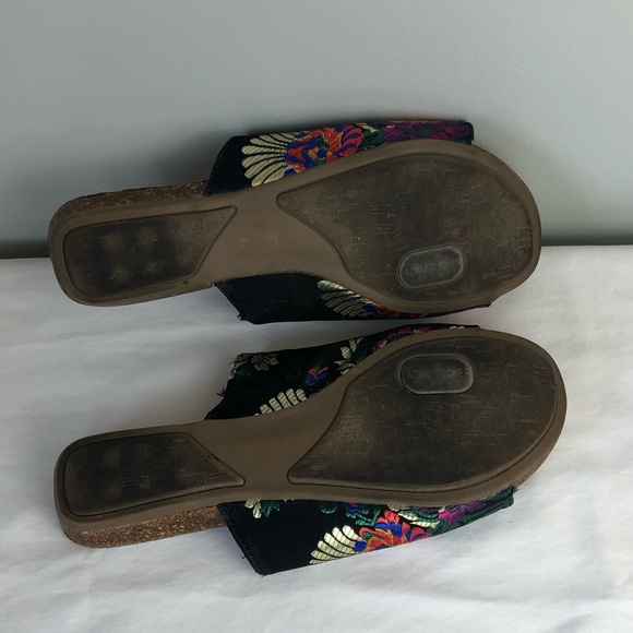 ADAM TUCKER by Me Too Floral Embroidered Slides - Picture 5 of 7